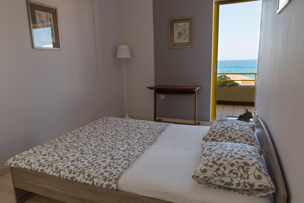 Eftihia Apartments By The Sea Ретимно Екстериор снимка